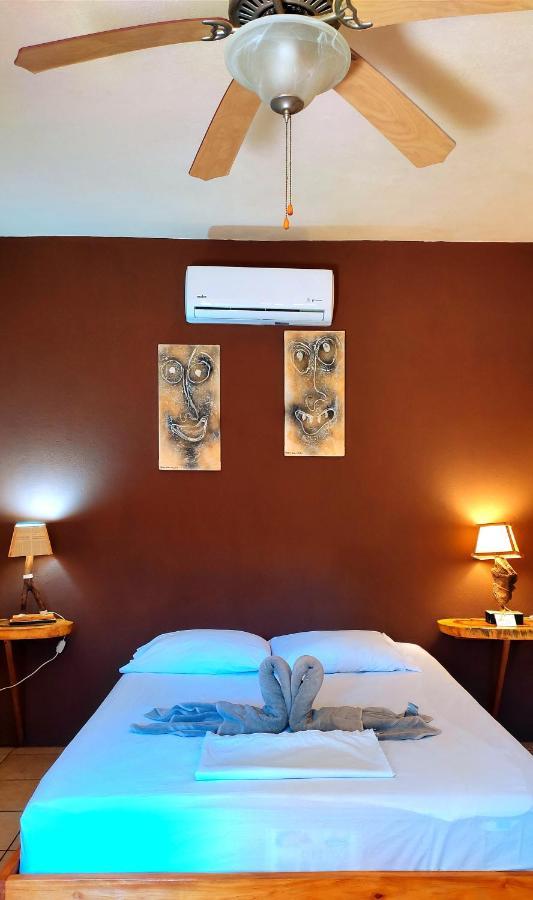 El Belga Loco Hotel ลาส เปนีตาส ภายนอก รูปภาพ